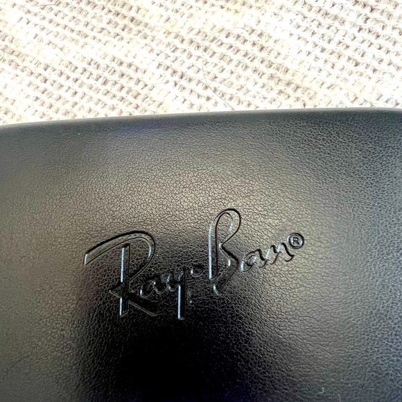 Ray-Ban Clamshell Eyewear Case Size Medium - Picture 2 of 3